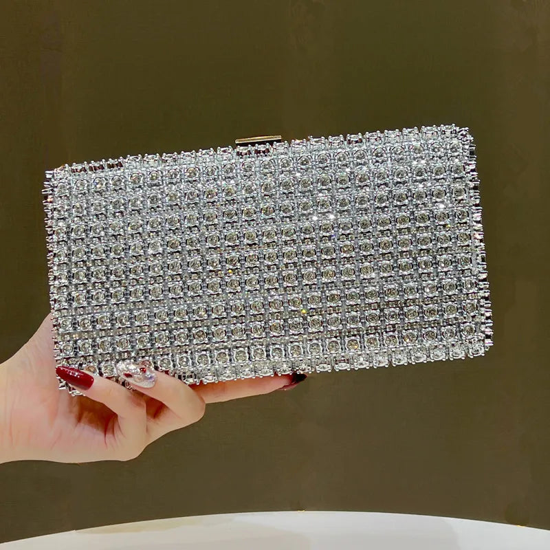 Bolso de noche con pedrería plateado