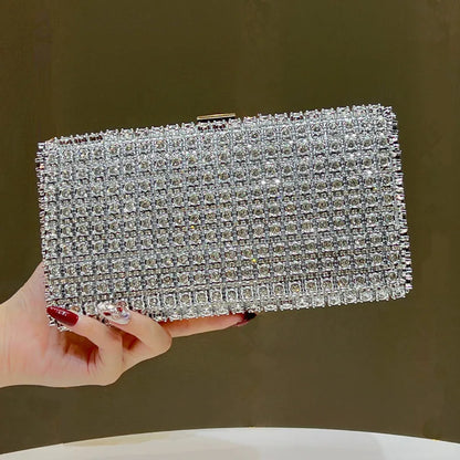 Bolso de noche con pedrería plateado